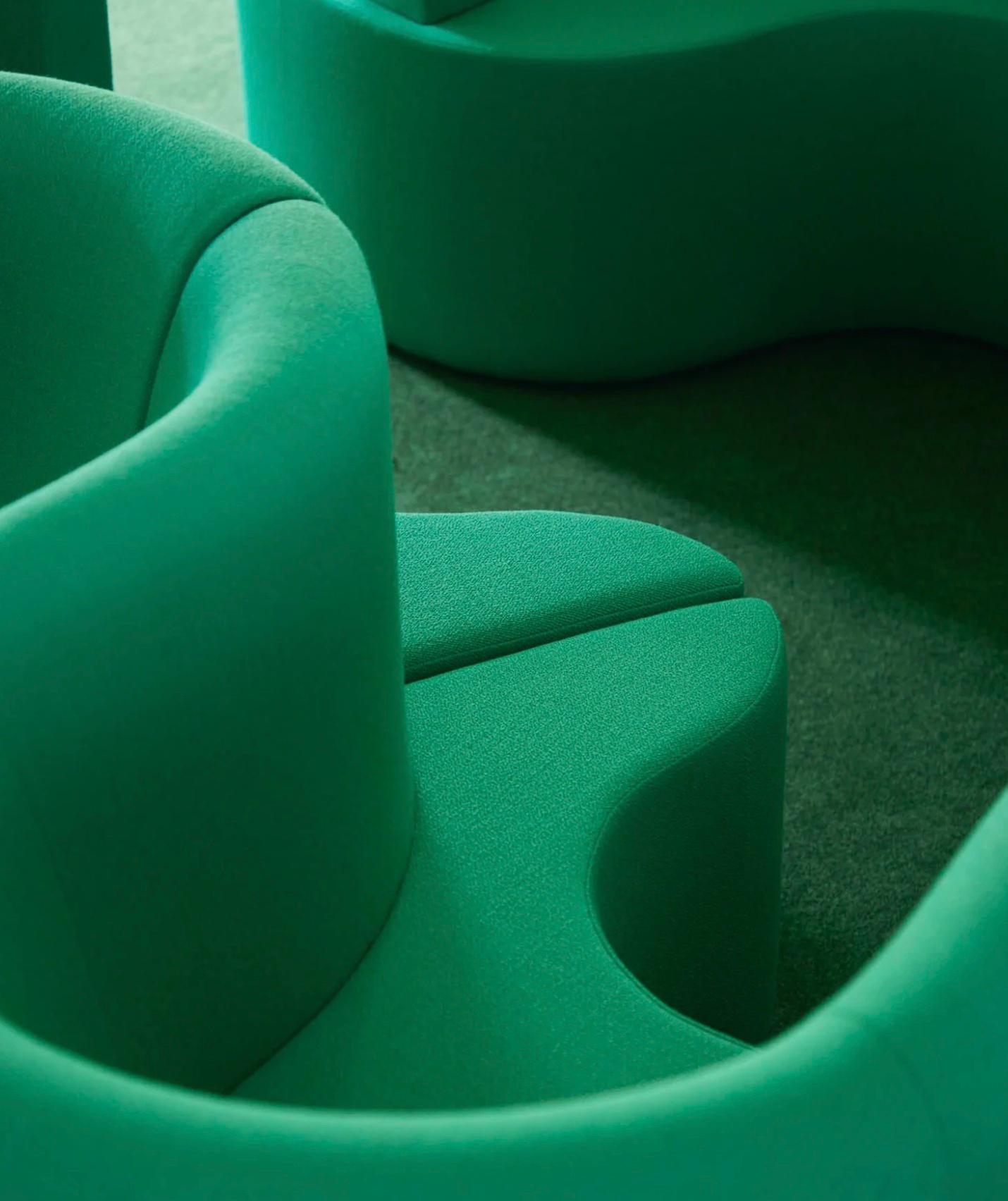 https://a.1stdibscdn.com/verner-panton-cloverleaf-sofa-5-sections-for-verpan-for-sale-picture-4/f_58922/f_298905221662476461017/Schermafbeelding_2022_08_12_om_19_53_31_master.jpg