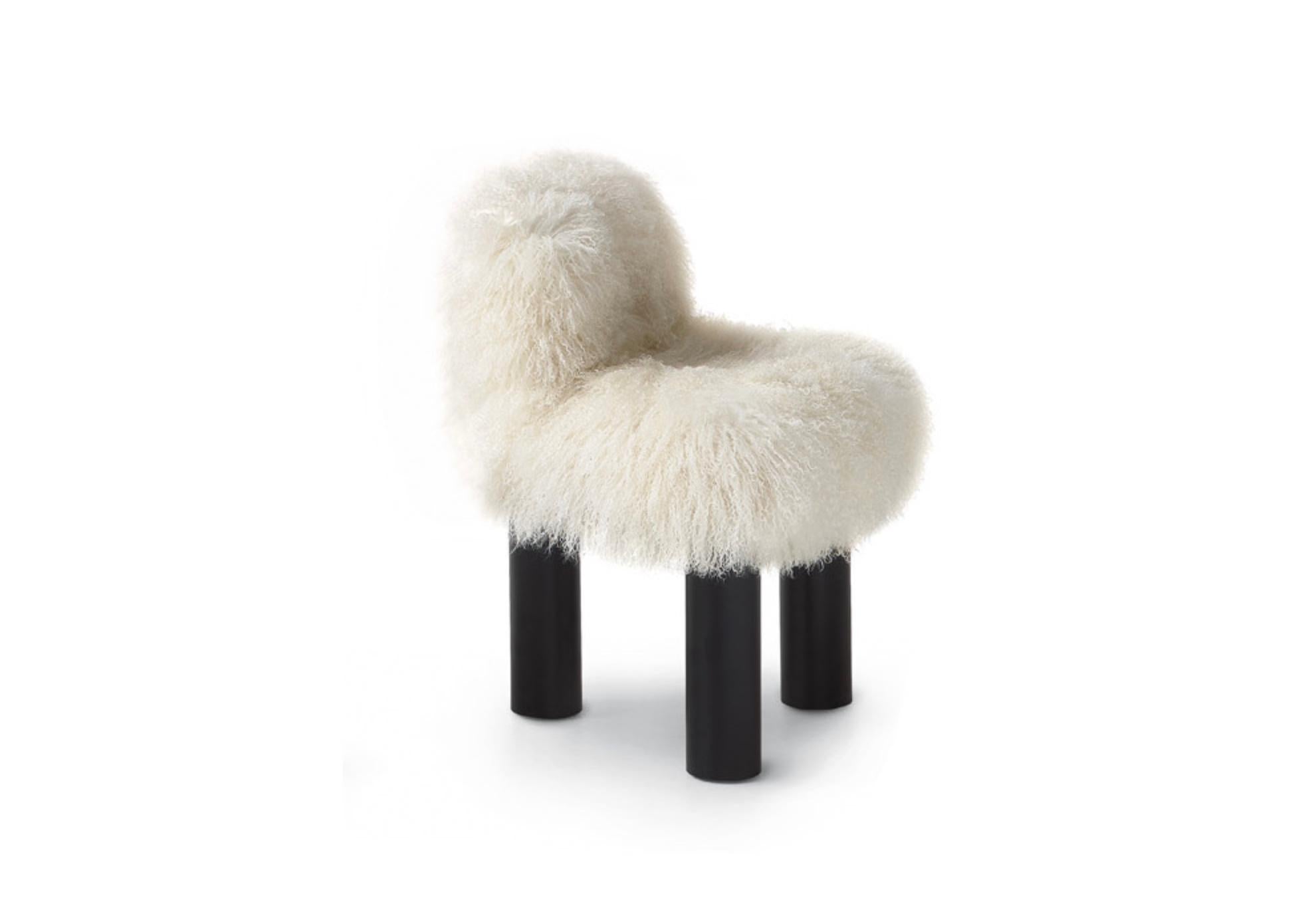 https://a.1stdibscdn.com/cini-boeri-botolo-high-chair-in-black-fur-for-arflex-for-sale-picture-4/f_58922/f_404768521720117587447/Schermafbeelding_2024_07_04_om_20_14_40_master.jpg