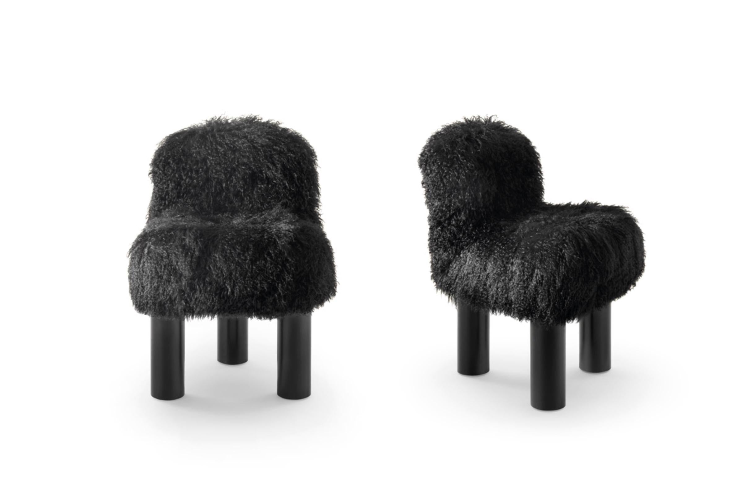 https://a.1stdibscdn.com/cini-boeri-botolo-high-chair-in-black-fur-for-arflex-for-sale-picture-2/f_58922/f_404768521720117589807/Schermafbeelding_2024_07_04_om_20_24_13_master.jpg