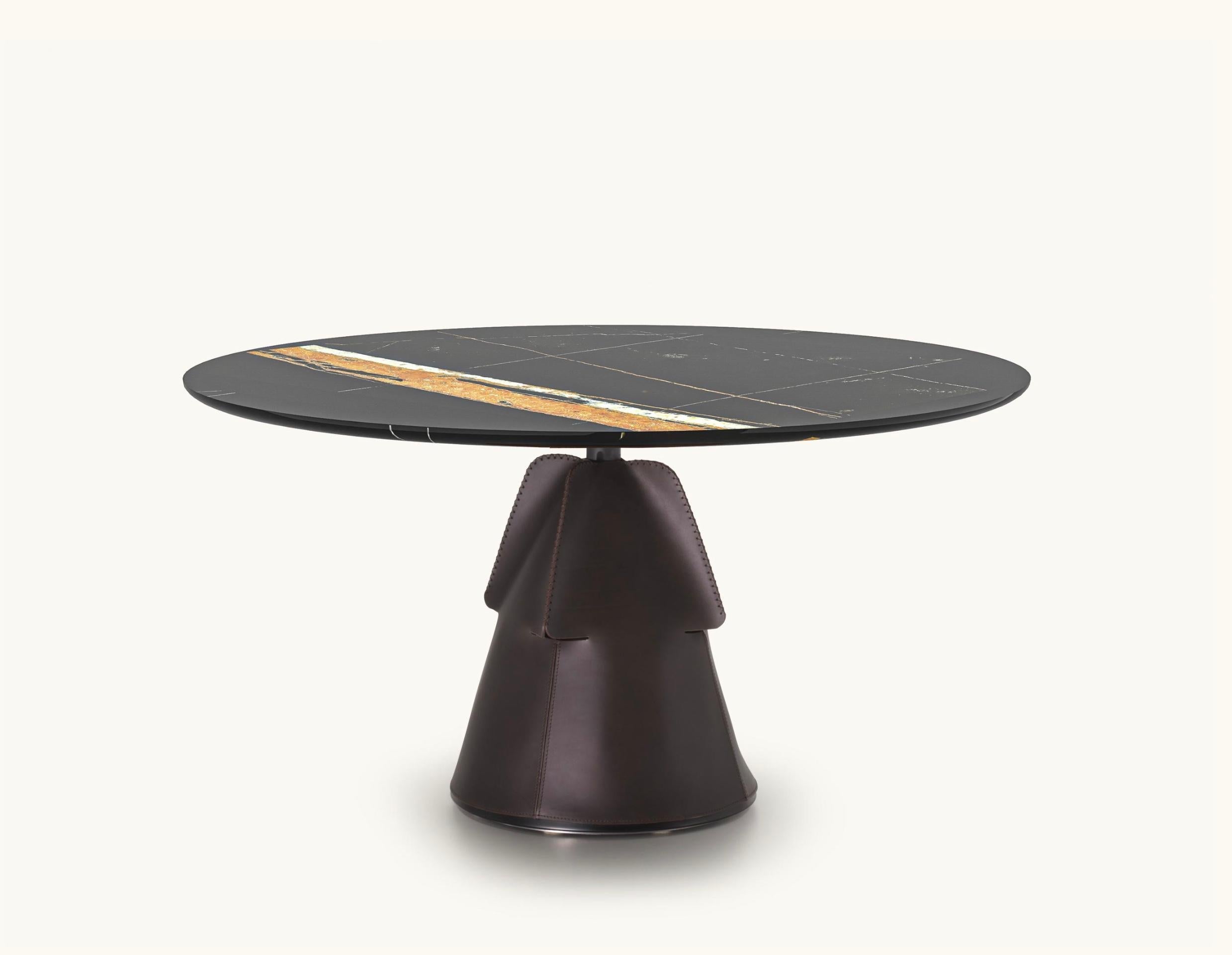 https://a.1stdibscdn.com/de-sede-ds-615-dining-table-in-cigarro-leather-and-sahara-noir-stone-top-180cm-for-sale-picture-2/f_58922/f_432776621737551462506/Schermafbeelding_2025_01_22_om_14_06_05_master.jpg