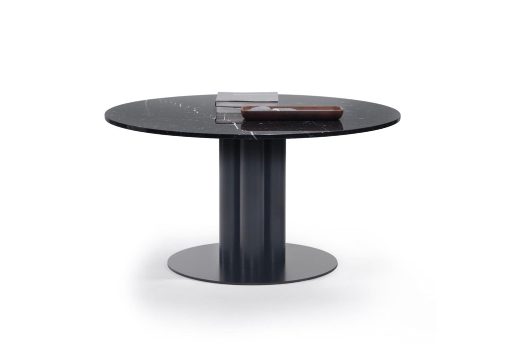 https://a.1stdibscdn.com/arflex-goya-dining-table-in-lacquered-metal-and-red-travertine-for-sale-picture-4/f_58922/f_440793721742216488258/Schermafbeelding_2025_03_17_om_14_00_09_master.jpg