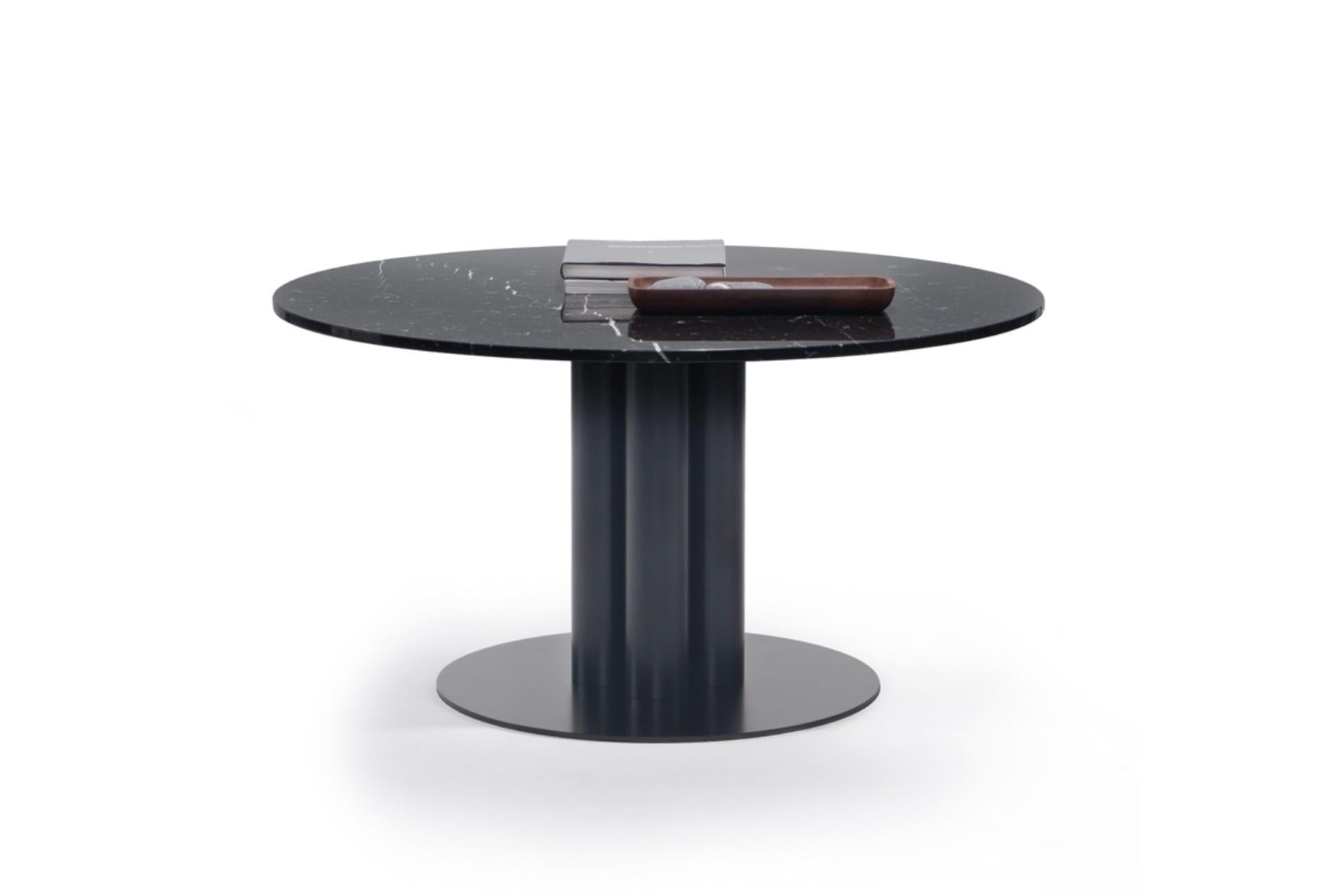 https://a.1stdibscdn.com/arflex-goya-dining-table-in-lacquered-metal-and-red-travertine-for-sale-picture-4/f_58922/f_440793721742216488258/Schermafbeelding_2025_03_17_om_14_00_09_master.jpg