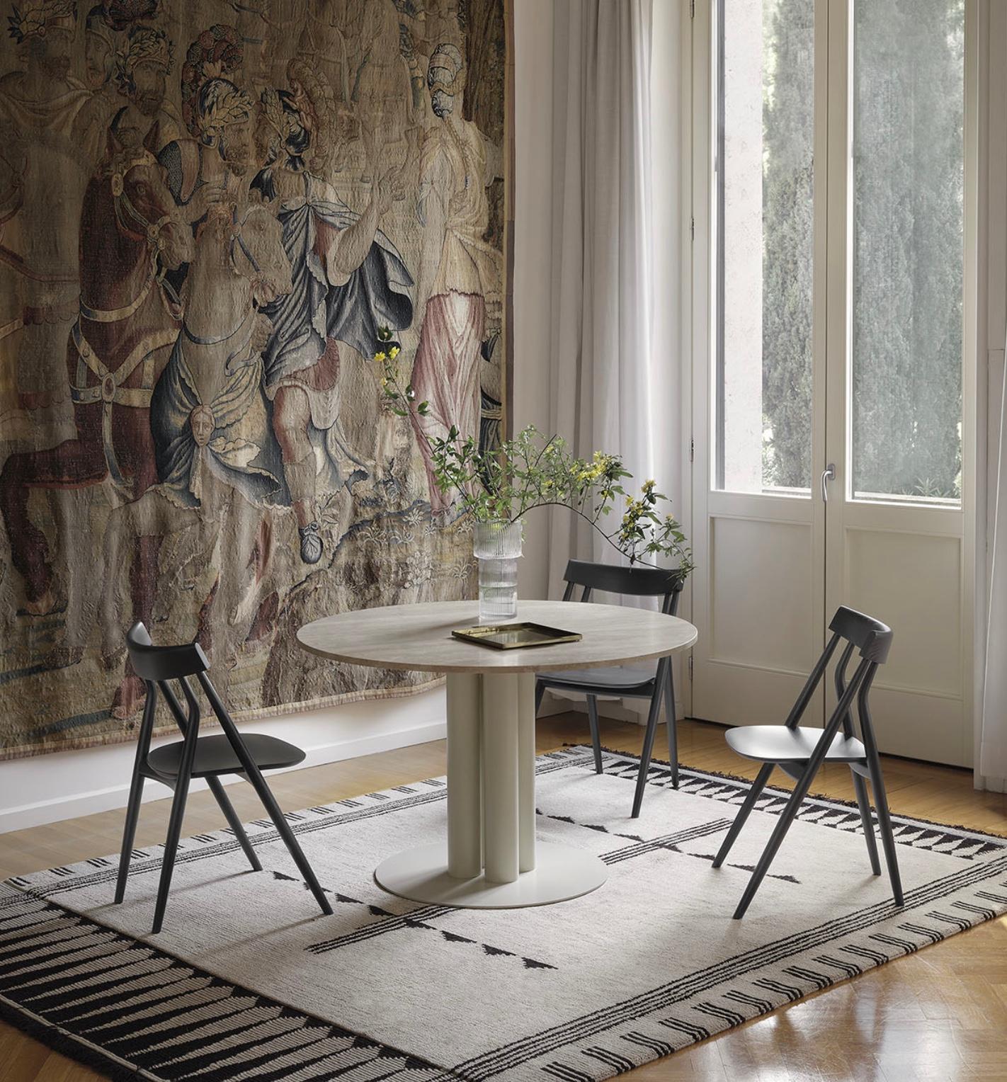 https://a.1stdibscdn.com/arflex-goya-dining-table-in-lacquered-metal-and-red-travertine-for-sale-picture-3/f_58922/f_440793721742216488645/Schermafbeelding_2025_03_17_om_14_00_58_master.jpg