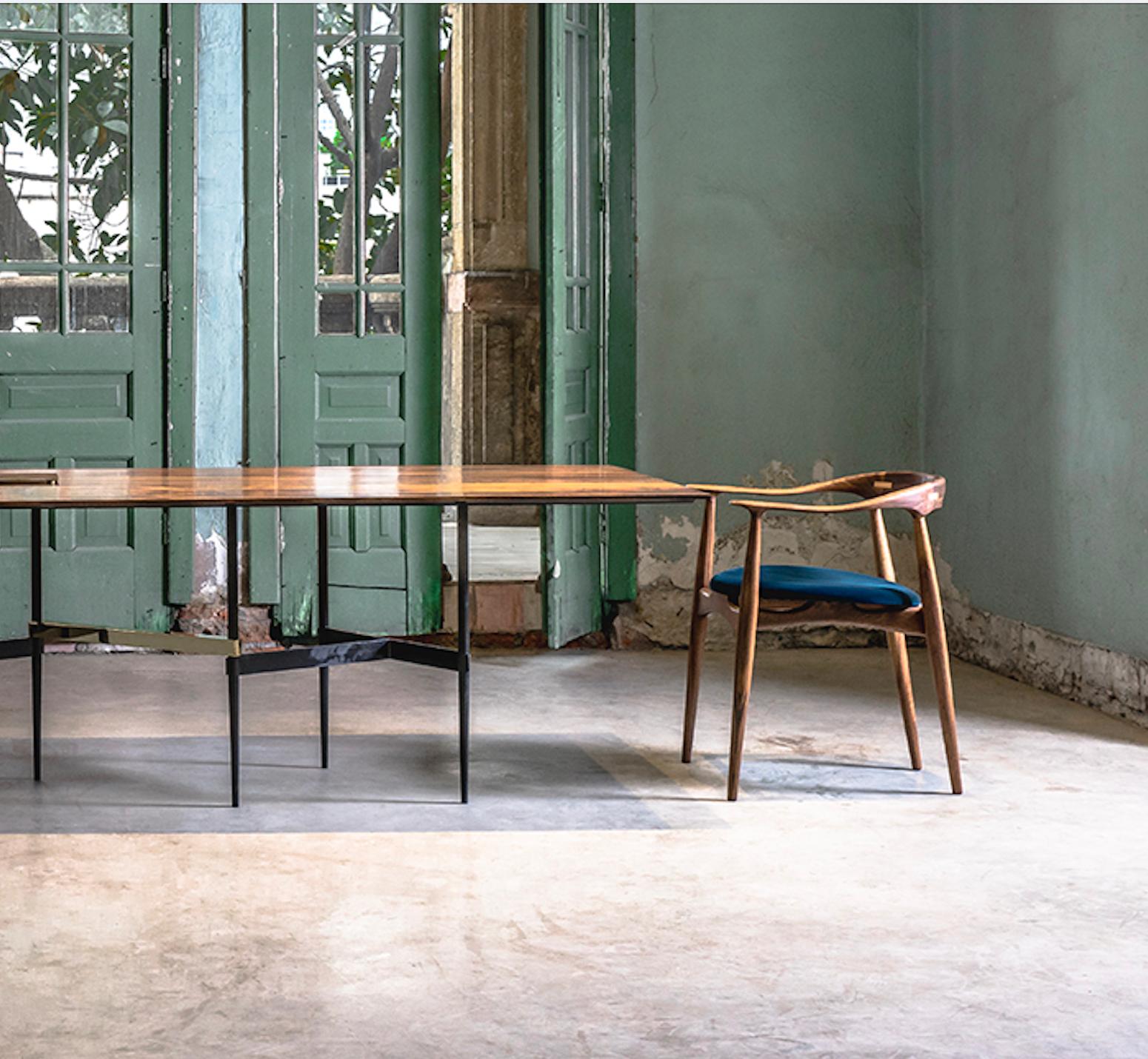 https://a.1stdibscdn.com/zig-zag-natural-walnut-and-brass-table-by-atra-for-sale-picture-4/f_40571/f_223164021611879822696/Screen_Shot_2018_09_19_at_7_48_13_PM_master.jpg