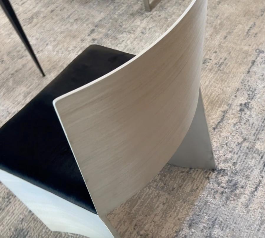 https://a.1stdibscdn.com/isu-highback-textured-metal-chair-by-soraya-osorio-for-sale-picture-7/f_31433/f_92791031713369486171/Screen_Shot_2024_04_17_at_11_55_28_AM_master.jpg