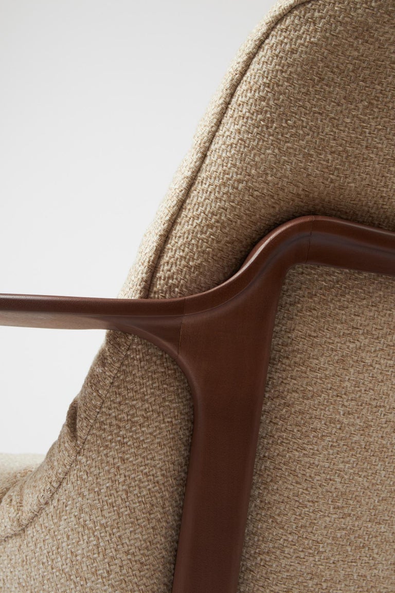 https://a.1stdibscdn.com/minimal-style-insigne-armchair-sculpted-in-walnut-wood-finish-textiles-seating-for-sale-picture-6/f_35593/f_391247321712182113547/Screenshot_2024_04_03_at_19_05_42_master.jpg?width=768