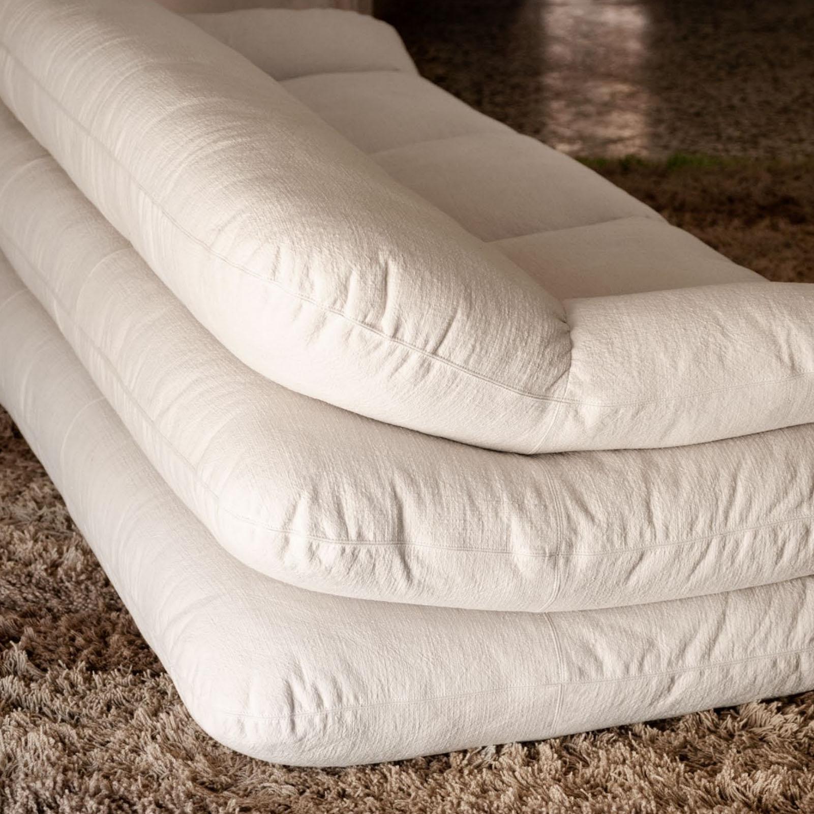 https://a.1stdibscdn.com/solar-sofa-by-faye-toogood-tacchini-italia-for-sale-picture-4/f_106142/f_472540621761685293897/Screenshot_30_4_2024_133645_www_tacchini_it_master.jpg