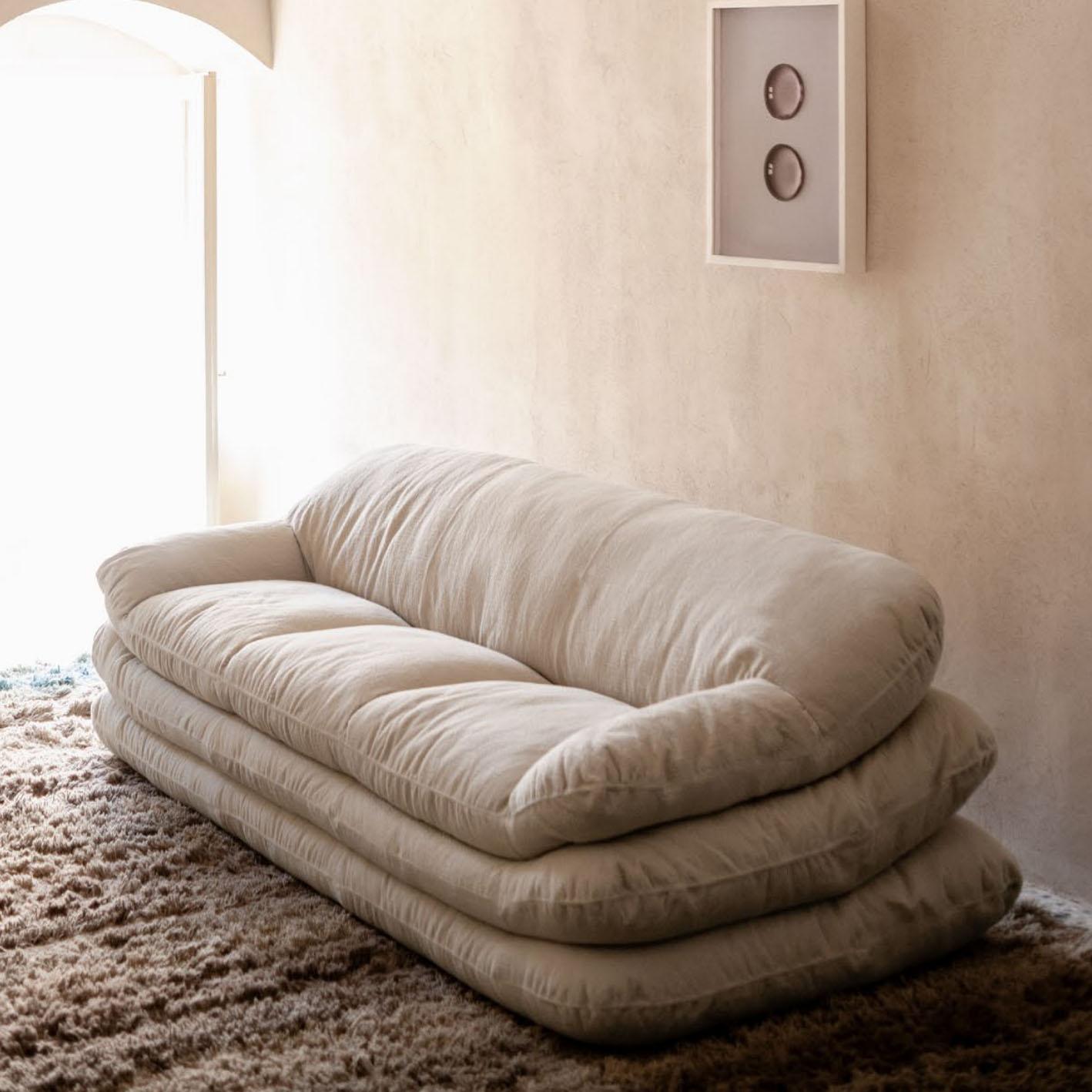 https://a.1stdibscdn.com/solar-sofa-by-faye-toogood-tacchini-italia-for-sale-picture-5/f_106142/f_472540621761685293719/Screenshot_30_4_2024_134043_www_tacchini_it_master.jpg