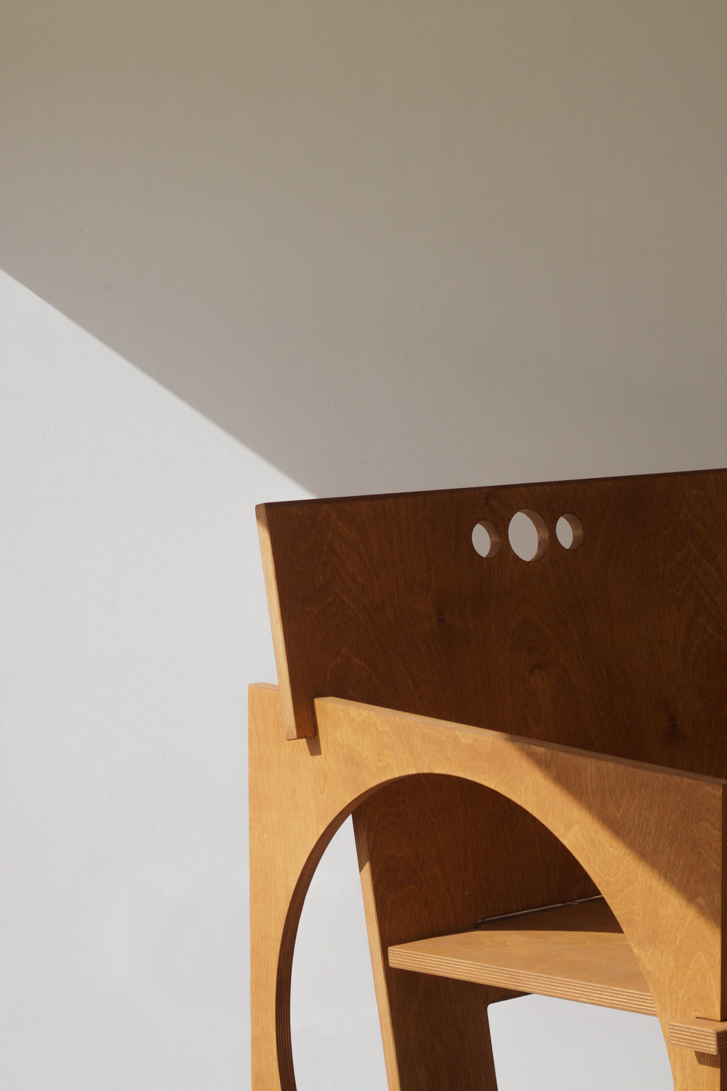 https://a.1stdibscdn.com/sedia-tonda-armchair-by-edoardo-lietti-studio-for-sale-picture-4/f_12192/f_421284021730471451705/Sedia_Tonda_Wood_Edoardo_Lietti_Studio_10_master.jpg