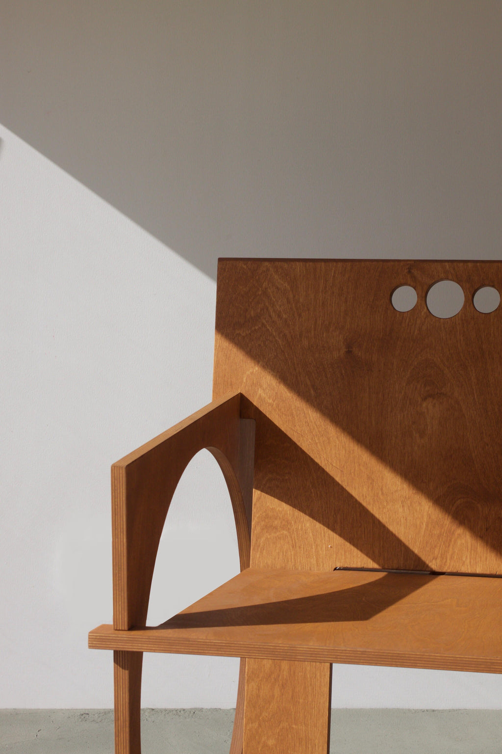 https://a.1stdibscdn.com/sedia-tonda-armchair-by-edoardo-lietti-studio-for-sale-picture-3/f_12192/f_421284021730471451647/Sedia_Tonda_Wood_Edoardo_Lietti_Studio_11_master.jpg