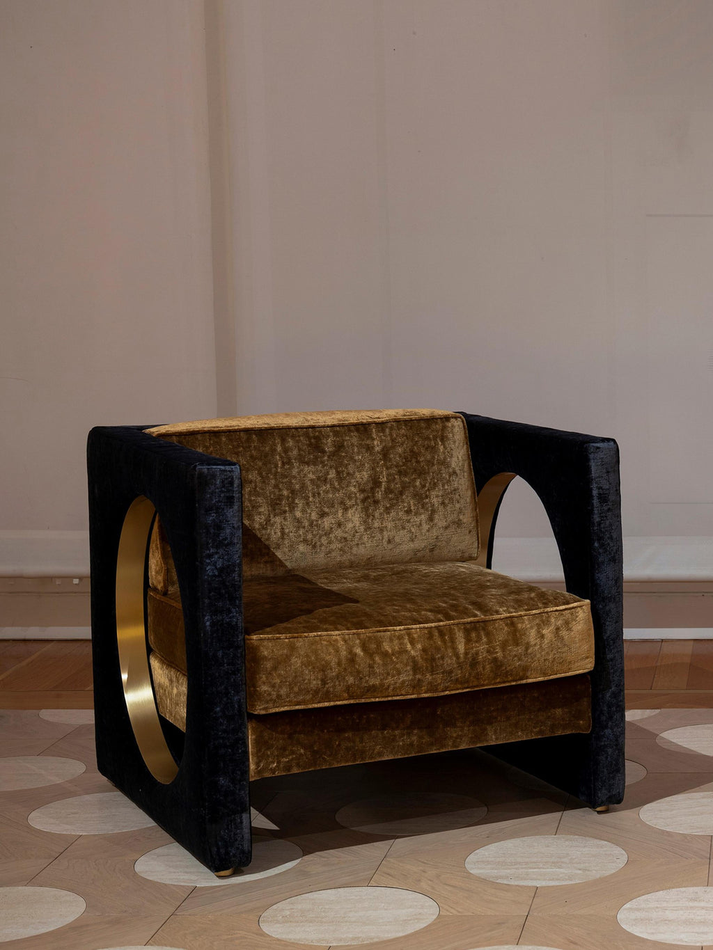 https://a.1stdibscdn.com/see-through-armchair-by-pierre-gonalons-misia-fabric-paradisoterrestre-edition-for-sale-picture-8/f_84302/f_337438921681205458337/See_Through_armchair_by_Pierre_Gonalons_08_master.jpg