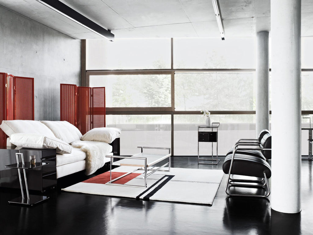 https://a.1stdibscdn.com/classicon-bonaparte-chair-in-white-leather-by-eileen-gray-for-sale-picture-6/12330573/f_138499411551428634010/Seelen_Menton_Bonaparte_PetiteCoiffeuse_FoldingScreen_Lota_OccasionalTable_WendingenTeppich_2_5__master.jpg