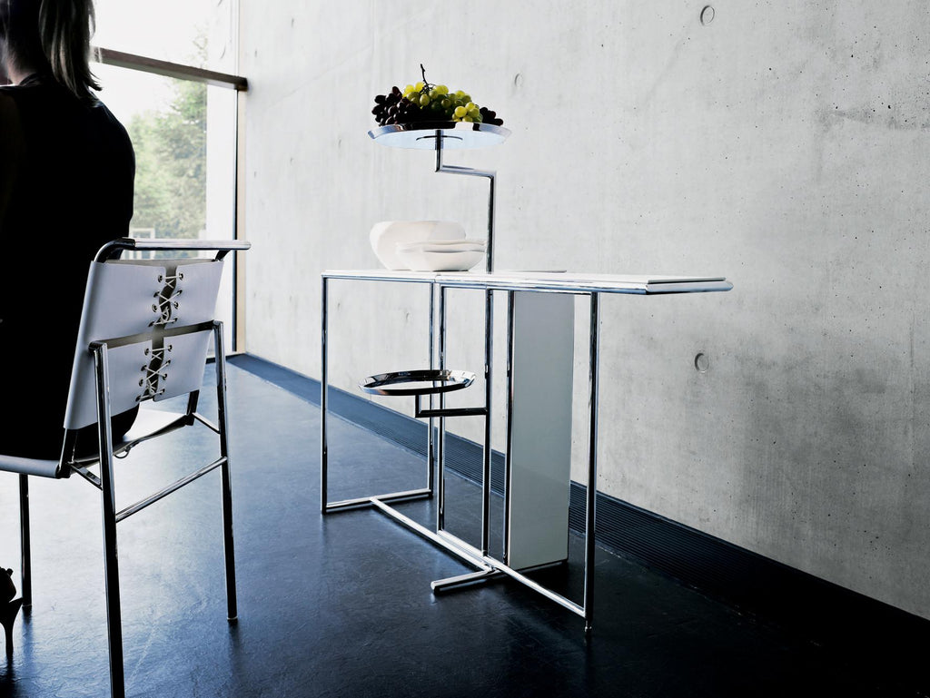 https://a.1stdibscdn.com/classicon-roquebrune-chair-in-black-with-chrome-legs-by-eileen-gray-for-sale-picture-8/12330573/f_138515611551436605526/Seelen_Roquebrune_Rivoli_People_1__master.jpg