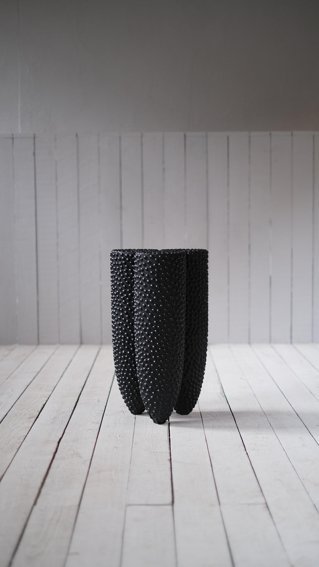 https://a.1stdibscdn.com/senufo-stool-nails-in-iroko-wood-by-arno-declercq-for-sale-picture-6/f_12192/f_320102821672661085556/Senufo_Stool_Nails_in_Iroko_Wood_by_Arno_Declercq_1671636006720_master.JPG