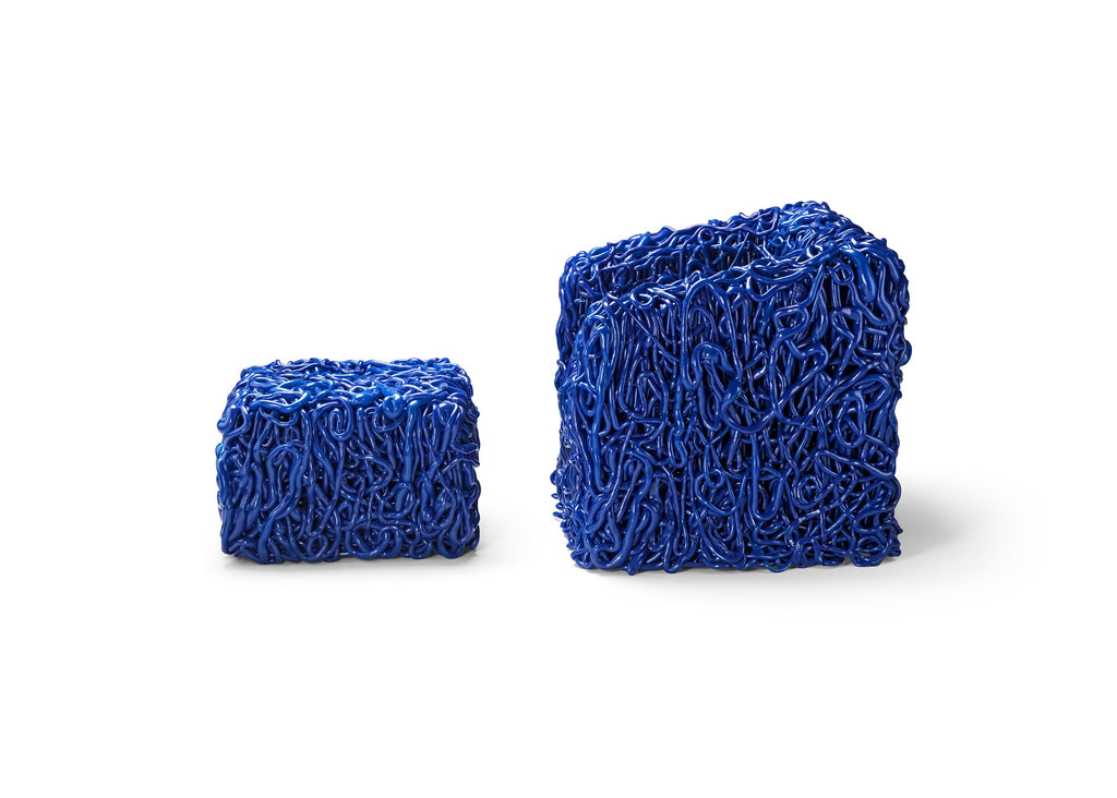 https://a.1stdibscdn.com/senzafine-armchair-pouf-in-polyurethane-blue-by-gaetano-pesce-for-sale-picture-3/56838172/f_445316421744725131019/Senzafine_Armchair_and_Pouf_in_Polyurethane_Blue_by_Gaetano_Pesce_3_master.jpg