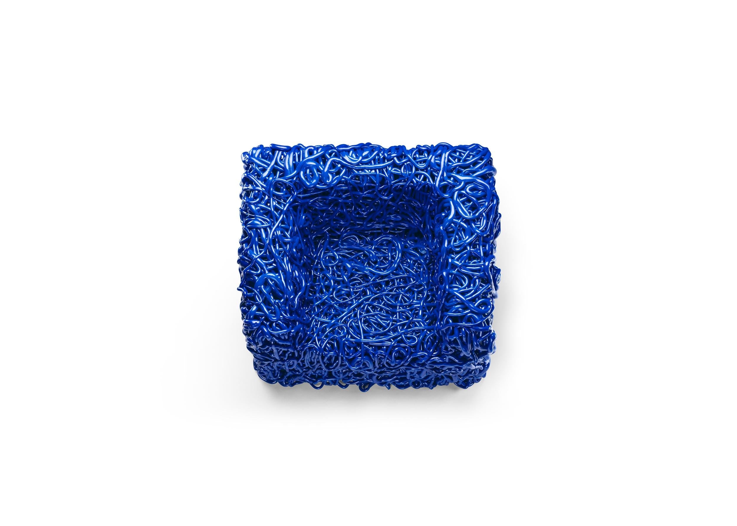 https://a.1stdibscdn.com/senzafine-seat-armchair-in-polyurethane-blue-by-gaetano-pesce-for-sale-picture-4/56838182/f_445316821744714261867/Senzafine_Seat_Armchair_in_Polyurethane_Blue_by_Gaetano_Pesce_4_master.jpg