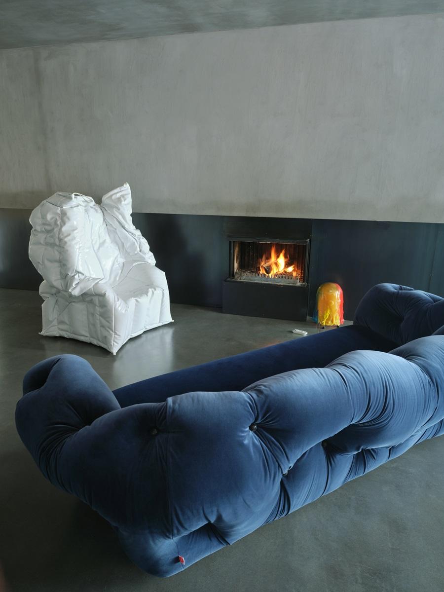 https://a.1stdibscdn.com/shadow-green-armchair-padded-with-soft-polyurethane-foam-by-gaetano-pesce-for-sale-picture-18/56838172/f_445321221744727599881/Shadow_Black_17_master.jpg