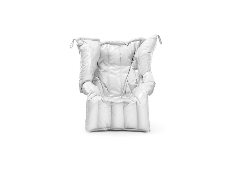 https://a.1stdibscdn.com/shadow-white-armchair-padded-with-soft-polyurethane-foam-by-gaetano-pesce-for-sale-picture-2/56838172/f_445321421744726869864/Shadow_White_2_master.jpg?width=768