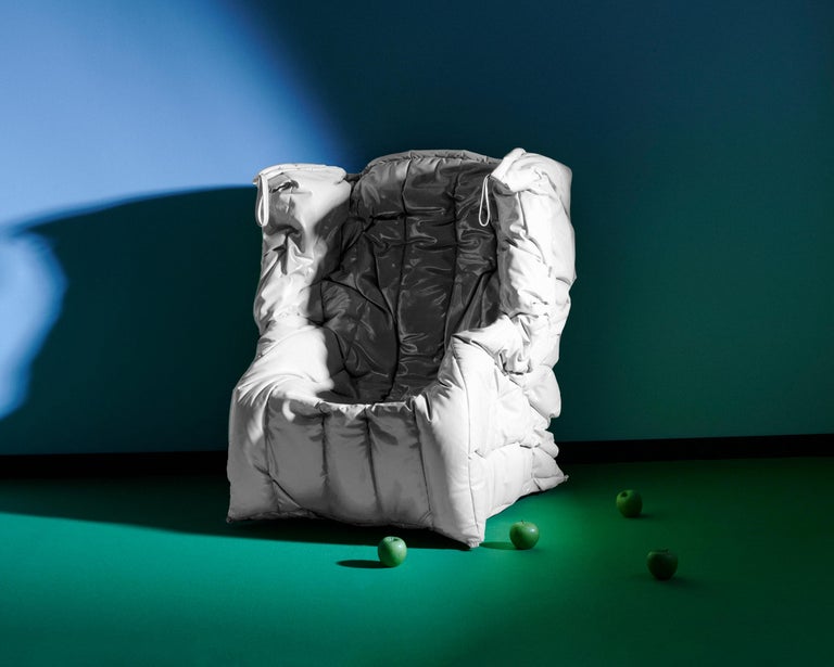 https://a.1stdibscdn.com/shadow-white-armchair-padded-with-soft-polyurethane-foam-by-gaetano-pesce-for-sale-picture-8/56838172/f_445321421744726873601/Shadow_White_8_master.jpg?width=768