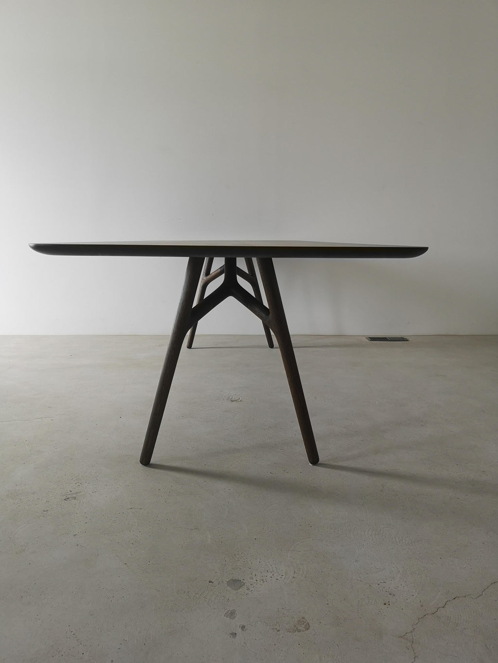 https://a.1stdibscdn.com/furcula-modern-solid-wood-dining-table-by-izm-design-for-sale-picture-5/f_51211/f_195104521592332645657/Shane_s_phone_029_master.jpg