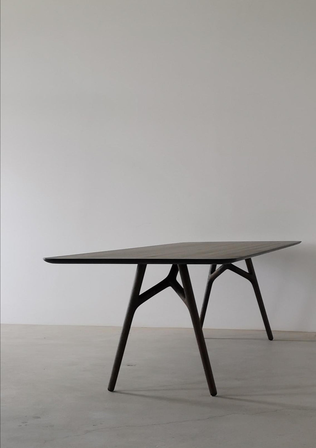 https://a.1stdibscdn.com/furcula-modern-solid-wood-dining-table-by-izm-design-for-sale-picture-4/f_51211/f_195104521592332645344/Shane_s_phone_036_master.jpg