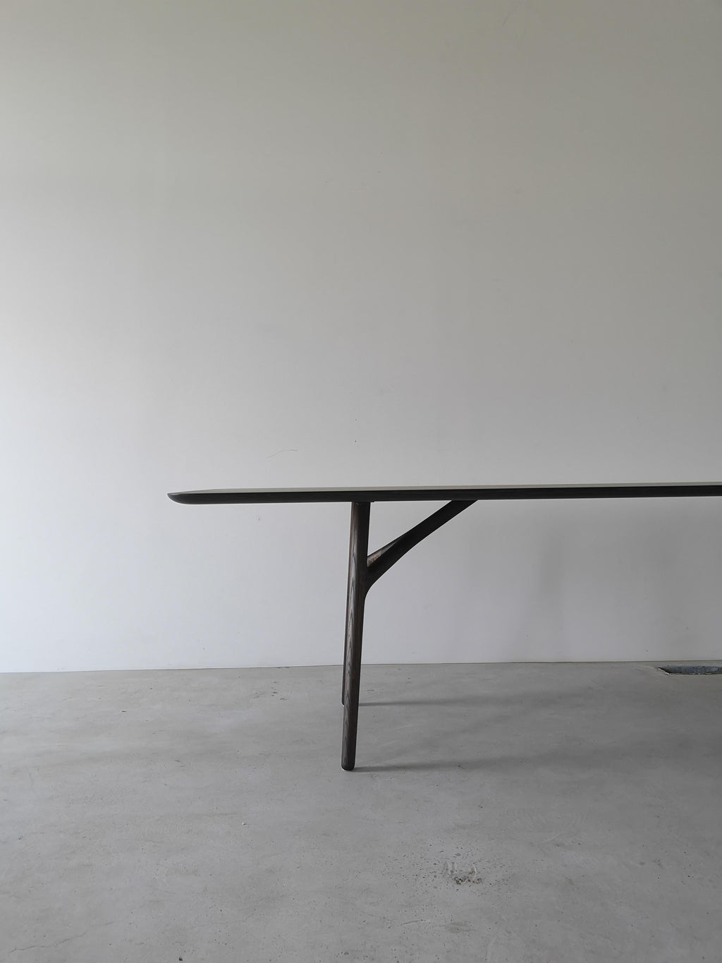 https://a.1stdibscdn.com/furcula-modern-solid-wood-dining-table-by-izm-design-for-sale-picture-7/f_51211/f_195104521592332645934/Shane_s_phone_070_master.jpg
