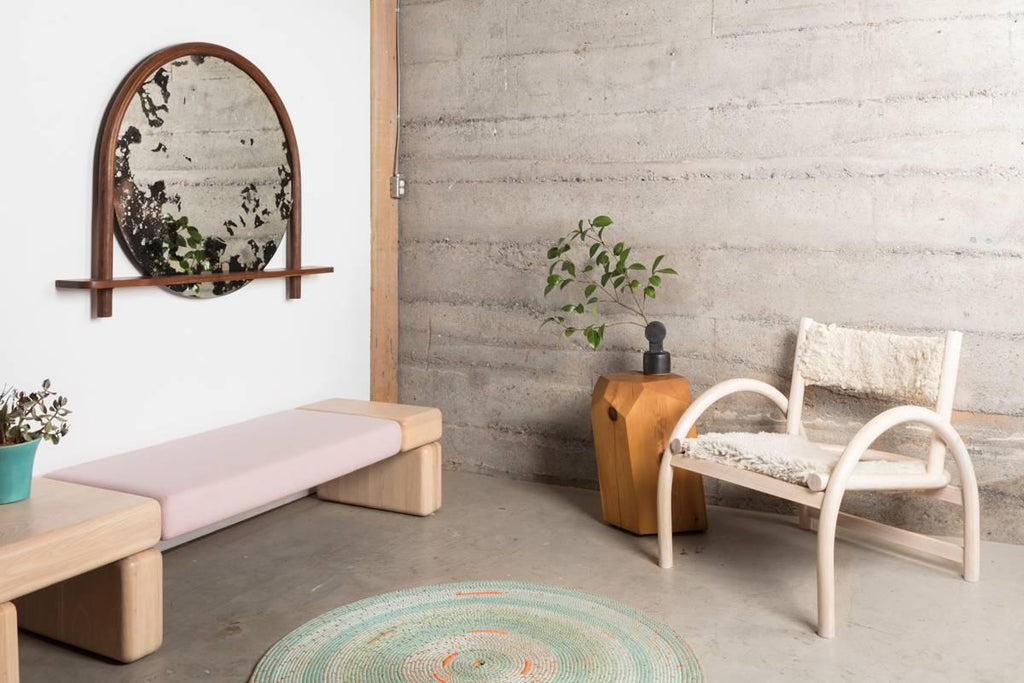 https://a.1stdibscdn.com/archivesE/upload/f_31443/f_91652311511468539698/Shepherd_Chair_Bench_Gem_Mirror_lores_master.jpg