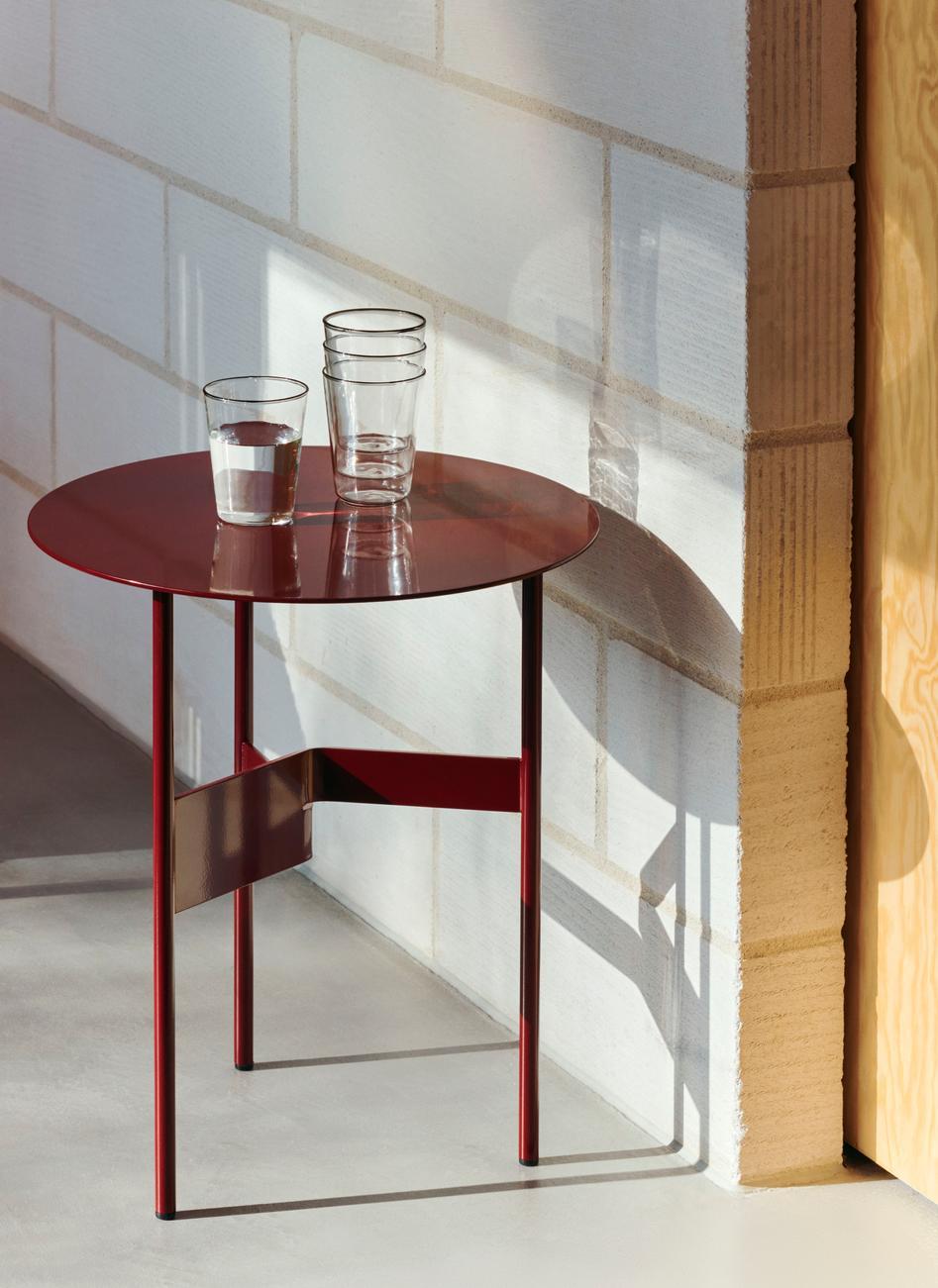 https://a.1stdibscdn.com/shim-coffee-table-d45-bordeaux-powder-coated-steel-by-jonas-trampedach-for-hay-for-sale-picture-3/f_51432/f_403520721719404536791/Shim_Coffee_Table_dia45xH51_bordeaux_Rim_Glass_clear_with_black_rim_master.jpg