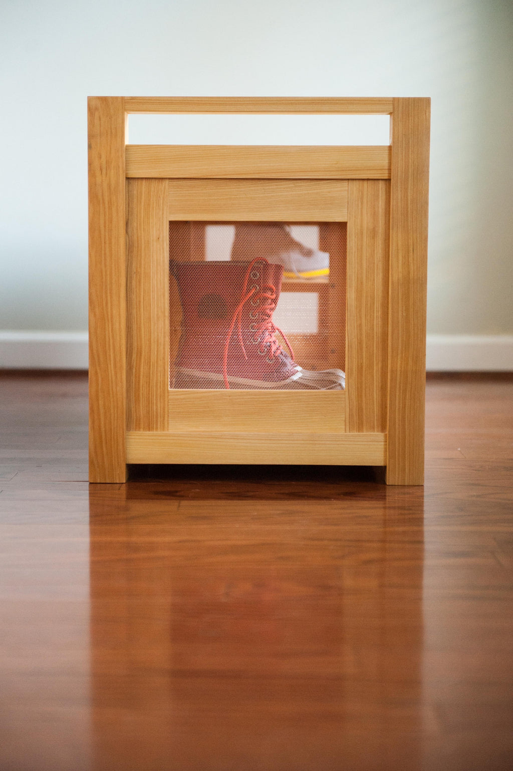 https://a.1stdibscdn.com/cypress-boot-and-shoe-bench-with-storage-below-and-copper-mesh-panels-for-sale-picture-5/f_38643/1571238669039/ShoeCabinet_5_master.jpg