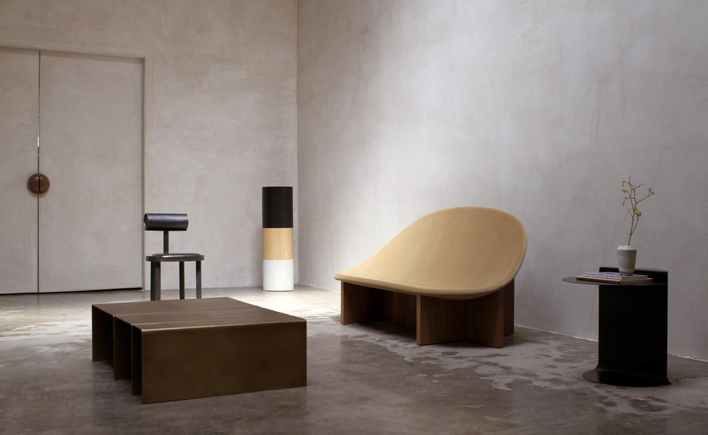https://a.1stdibscdn.com/nido-sofa-in-solid-walnut-maharam-wool-velvet-upholstery-for-sale-picture-7/f_23783/f_164118111570650476725/Showroom1_master.jpg