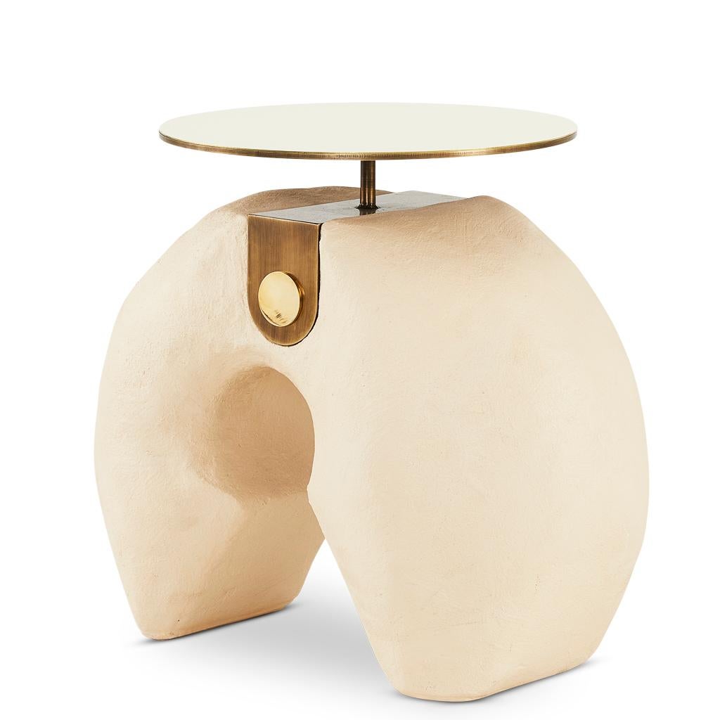 https://a.1stdibscdn.com/modern-tan-yosemite-plaster-hand-finished-yoruba-side-table-with-brass-top-sm-for-sale-picture-3/f_38931/f_308838321666011103208/Side_Table_Yaruba_1_View2_master.jpg