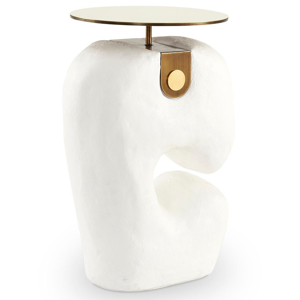 https://a.1stdibscdn.com/modern-white-yosemite-plaster-hand-finished-yoruba-side-table-with-brass-top-m-for-sale-picture-6/f_38931/f_308837921666010898137/Side_Table_Yaruba_2_View5_master.jpg