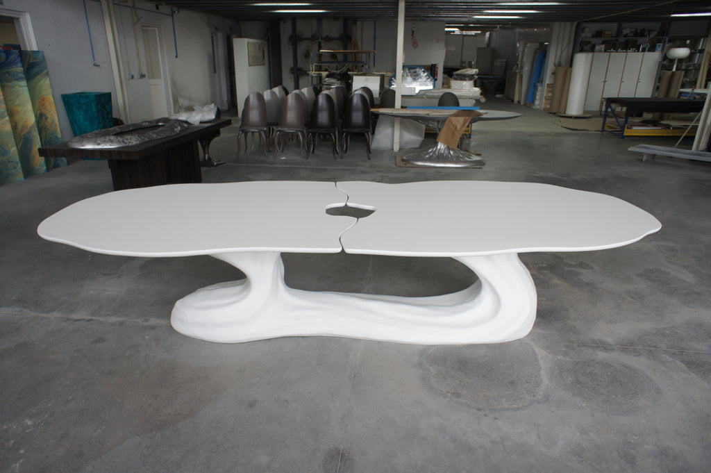 https://a.1stdibscdn.com/hand-sculpted-oval-dining-table-for-indoor-and-outdoor-use-for-sale-picture-5/f_27693/f_485274721769502870573/Sigma_White_master.JPG