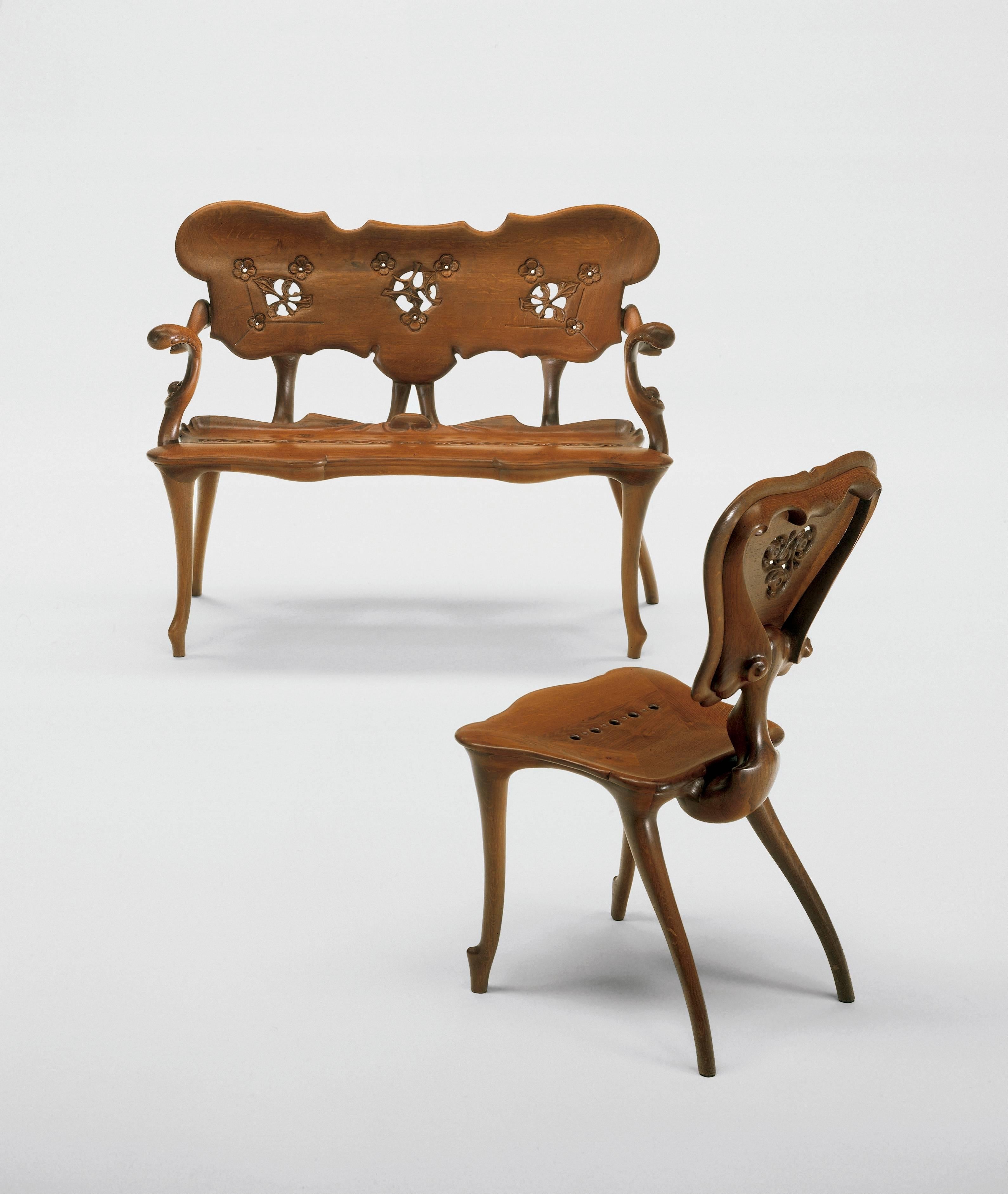 https://a.1stdibscdn.com/antoni-gaudi-calvet-chair-for-sale-picture-3/f_14272/f_254770221632744351461/Silla_Banco_Calvet_master.jpg