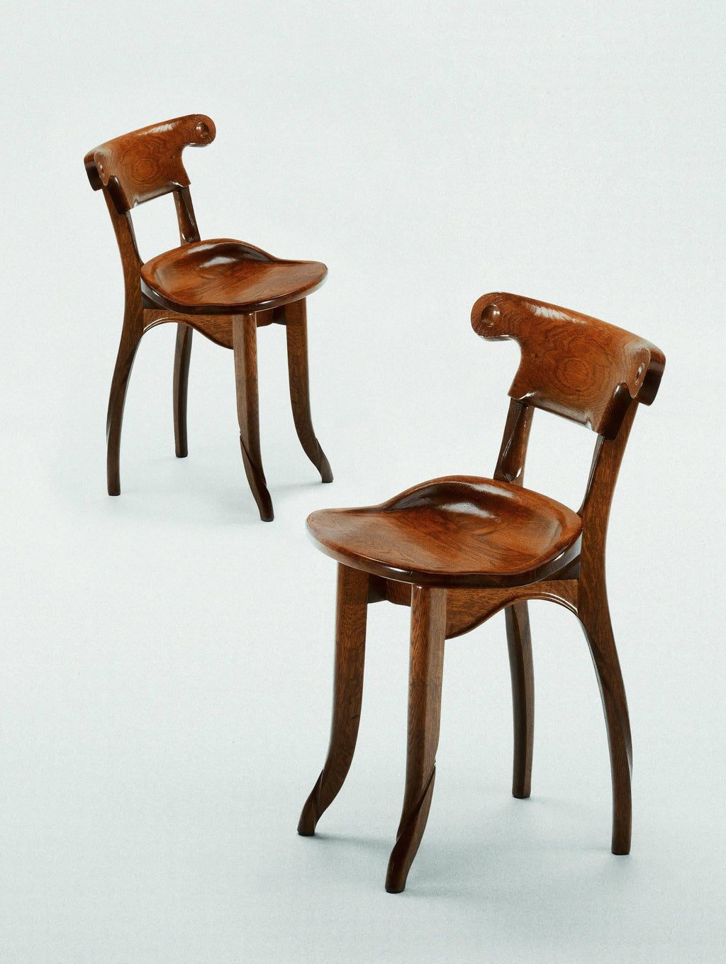 https://a.1stdibscdn.com/antoni-gaudi-jugendstil-solid-oak-batllo-spanish-chairs-for-sale-picture-4/f_14272/f_324471521674814982502/Silla_Batllo__master.jpg