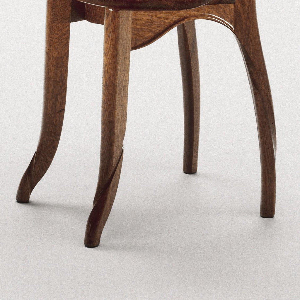 https://a.1stdibscdn.com/pair-of-antoni-gaudi-modernist-solid-varnished-oak-batllo-spanish-chairs-for-sale-picture-4/f_14272/f_333037621678878367607/Silla_Batllo_detalle_2_master.jpg