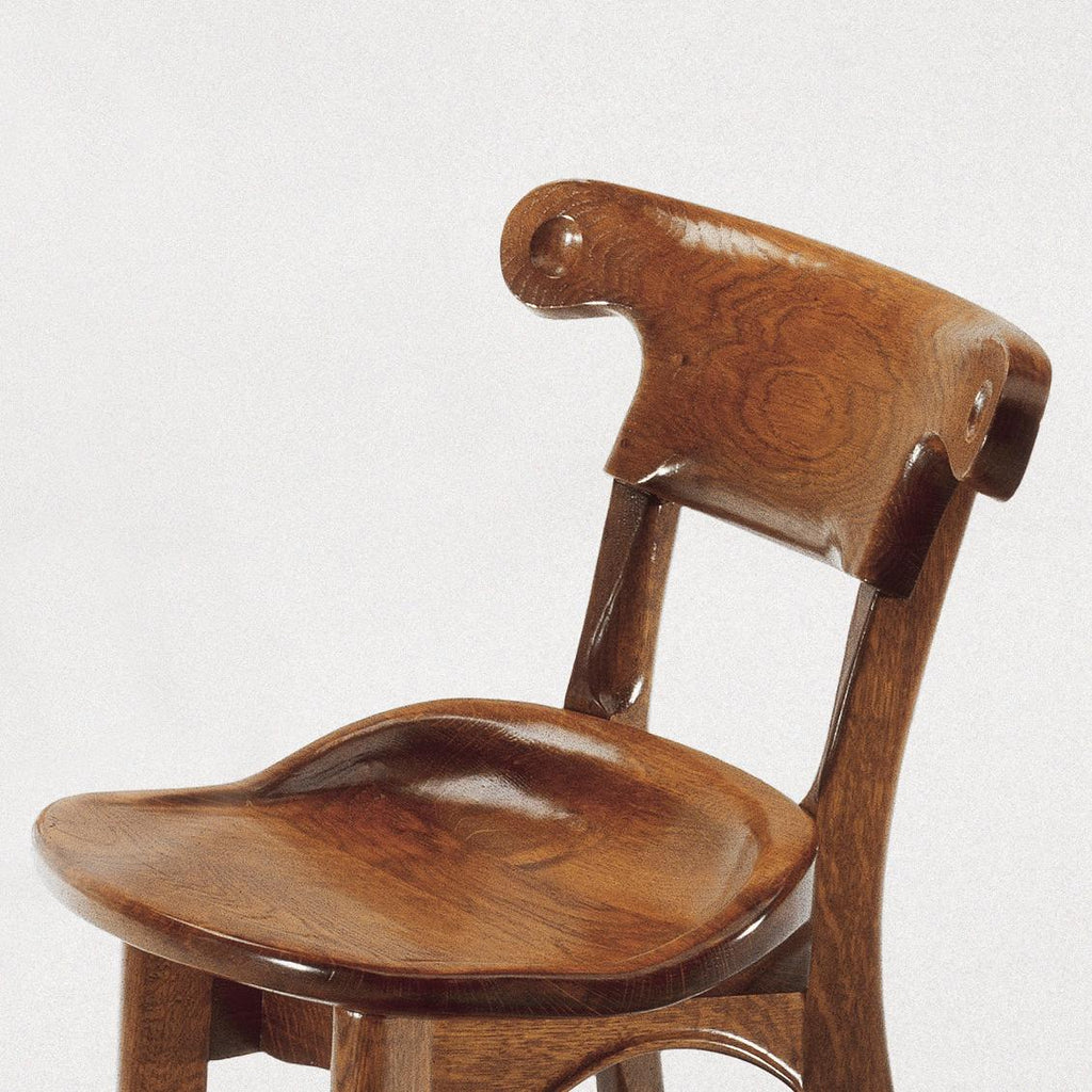https://a.1stdibscdn.com/pair-of-antoni-gaudi-modernist-solid-varnished-oak-batllo-spanish-chairs-for-sale-picture-3/f_14272/f_333037621678878366738/Silla_Batllo_detalle_master.jpg