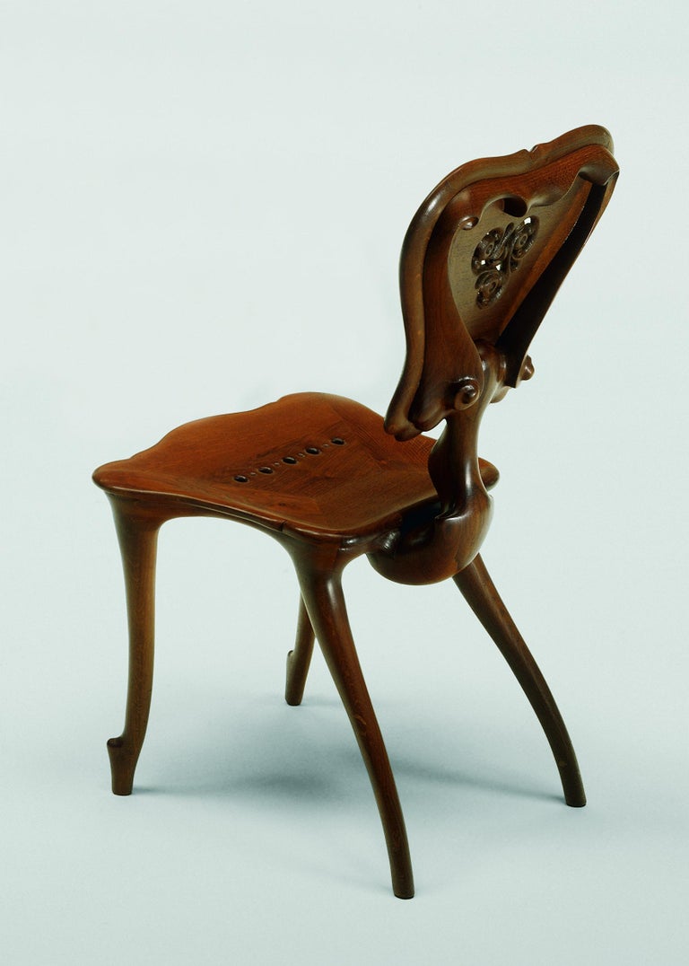 https://a.1stdibscdn.com/calvet-chair-by-antoni-gaudi-solid-oak-spanish-modernist-for-sale-picture-6/f_30483/f_470736521760629875101/Silla_Calvet_master.jpg?width=768
