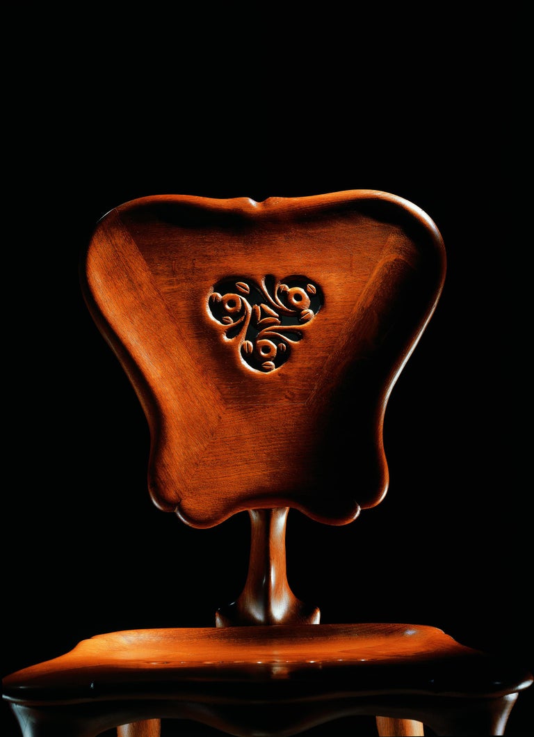 https://a.1stdibscdn.com/calvet-chair-by-antoni-gaudi-solid-oak-spanish-modernist-for-sale-picture-2/f_30483/f_470736521760629872314/Silla_Calvet_respaldo__master.jpg?width=768