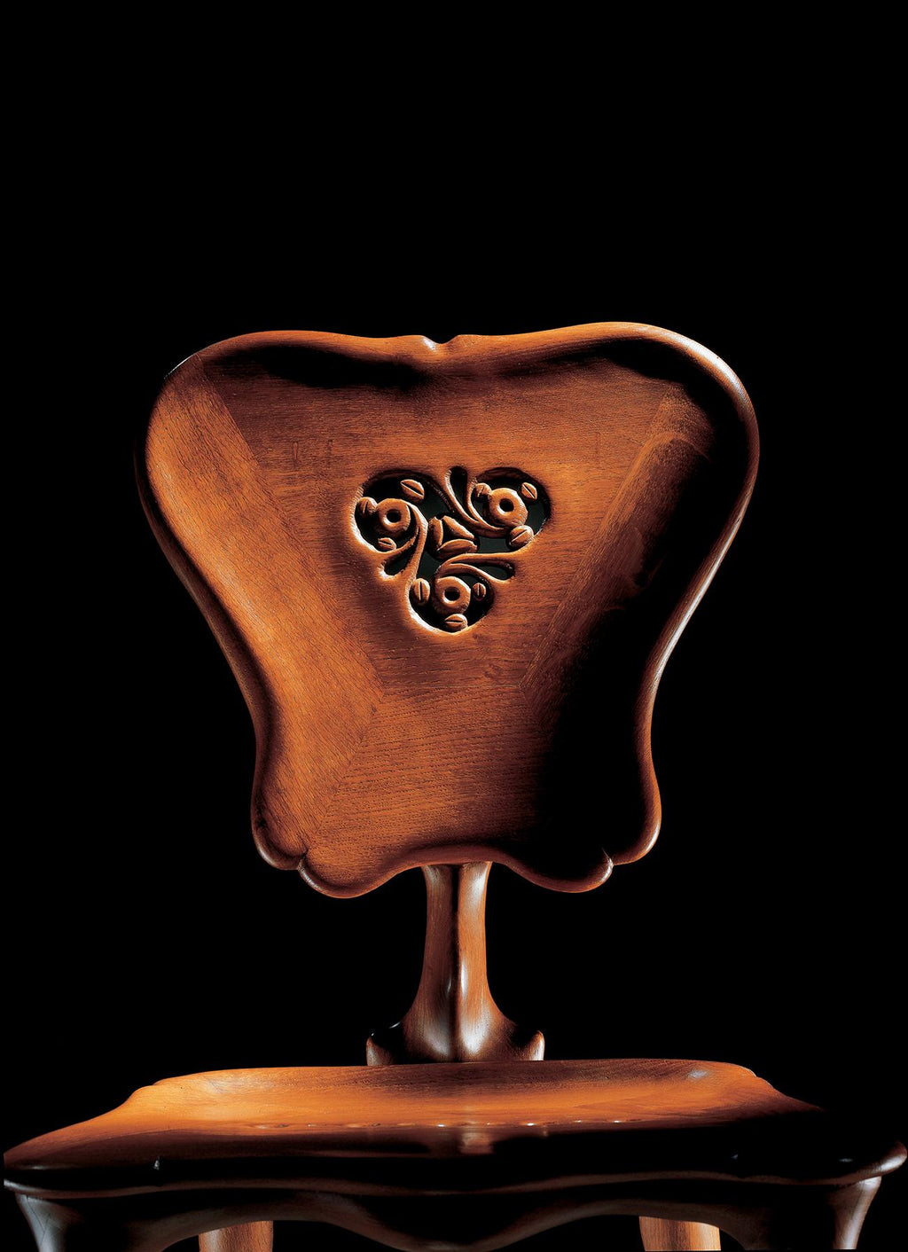 https://a.1stdibscdn.com/calvet-chair-antonio-gaudi-for-sale-picture-4/f_12192/f_319639521672272731168/Silla_Calvet_respaldo__master.jpg