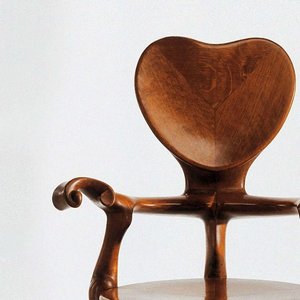 https://a.1stdibscdn.com/antoni-gaudi-calvet-armchair-a-timeless-piece-of-art-and-craftsmanship-for-sale-picture-6/f_14272/f_333037021678878148070/Sillo_n_Calvet_detalle_master_master.jpg
