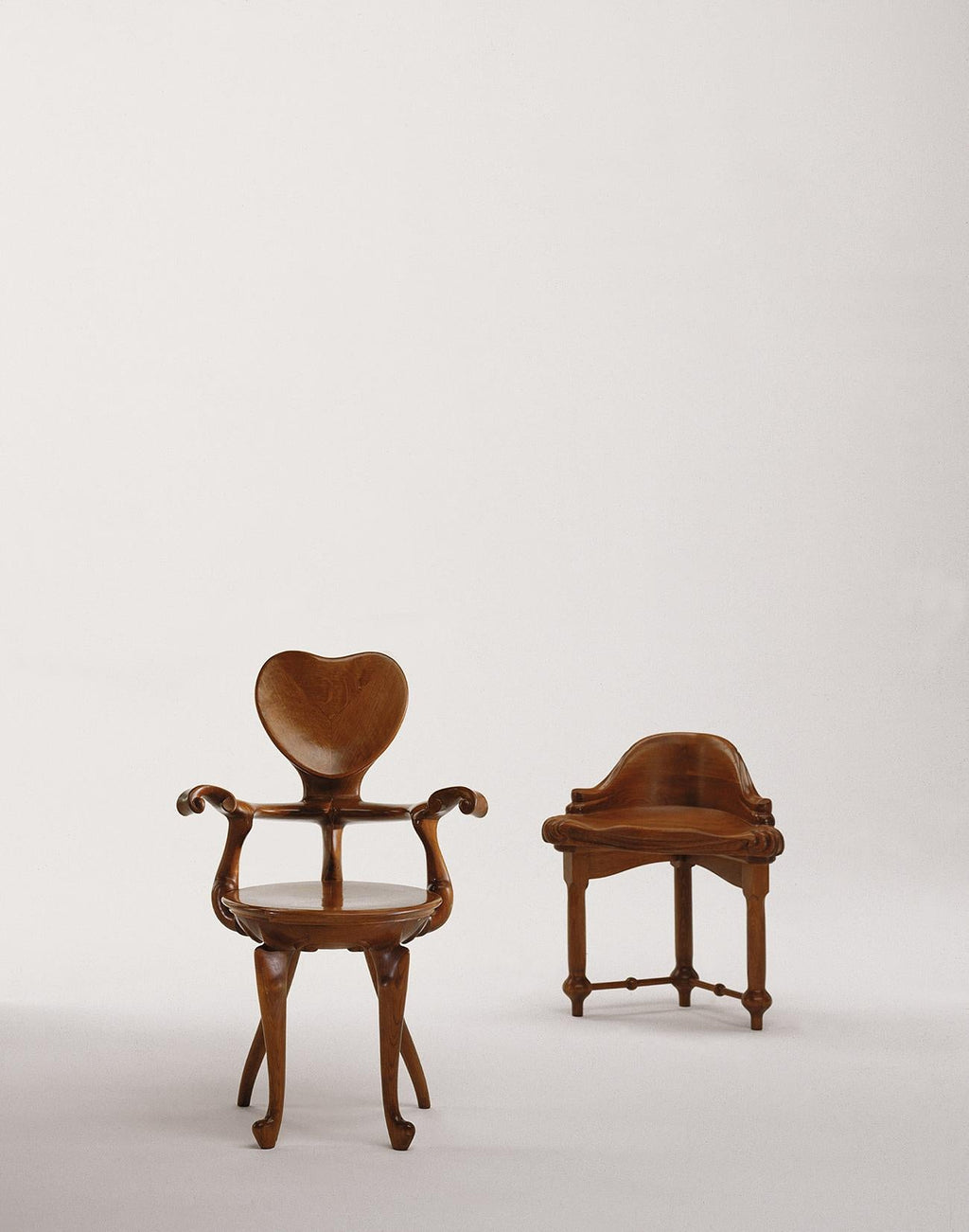 https://a.1stdibscdn.com/calvet-armchair-antonio-gaudi-for-sale-picture-5/f_12192/f_319639721672272733551/Sillo_n_Taburete_Calvet_2_master.jpg