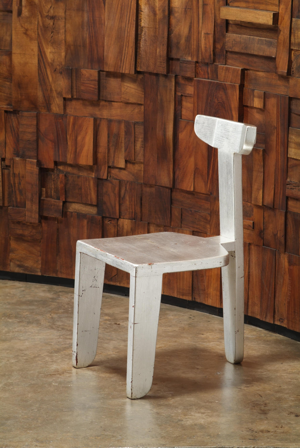 https://a.1stdibscdn.com/laredo-gold-leaf-chair-3-legged-contemporary-design-w-traditional-joinery-for-sale-picture-4/f_26773/f_195411621592531117581/Silver_Laredo_chair_master.jpg