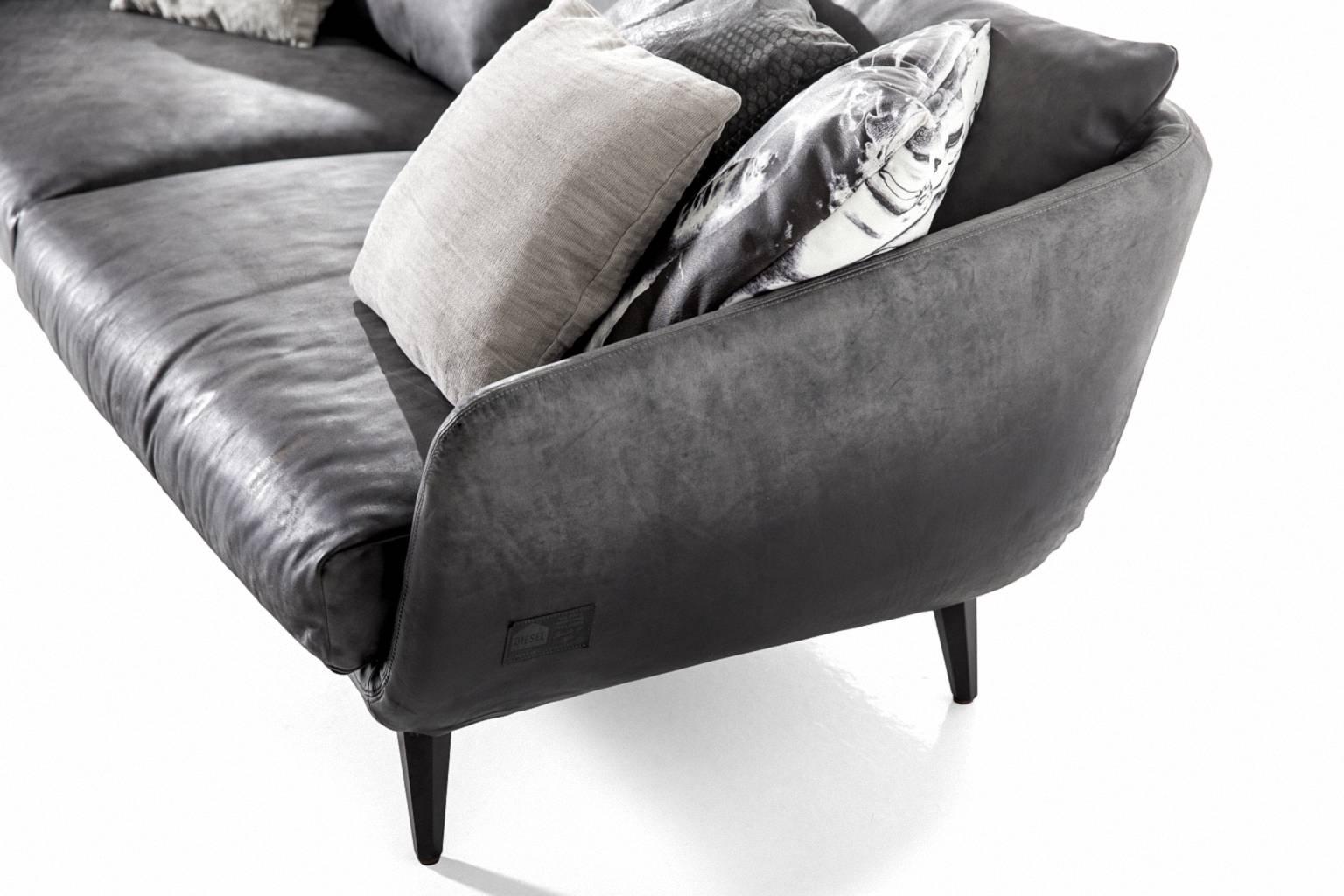 https://a.1stdibscdn.com/sister-ray-three-seat-sofa-82-with-goose-down-cushions-by-moroso-for-diesel-for-sale-picture-3/archivesE/upload/f_16392/f_99204111519115844456/Sister_Ray_Three_Seat_Sofa_82_Goose_Down_Cushions_Moroso_Diesel_4_master.jpg