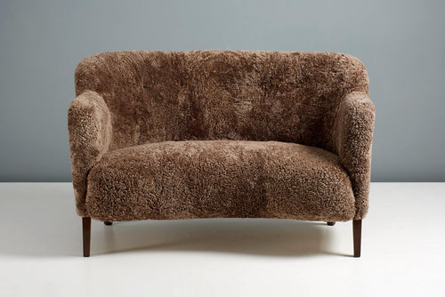 https://a.1stdibscdn.com/custom-made-sheepskin-love-seat-sofa-by-alfred-kristensen-for-sale-picture-2/f_67442/f_389202921710888864111/SlagelseMobelvaerk_StraightSofa_Sahara_03_master.jpg