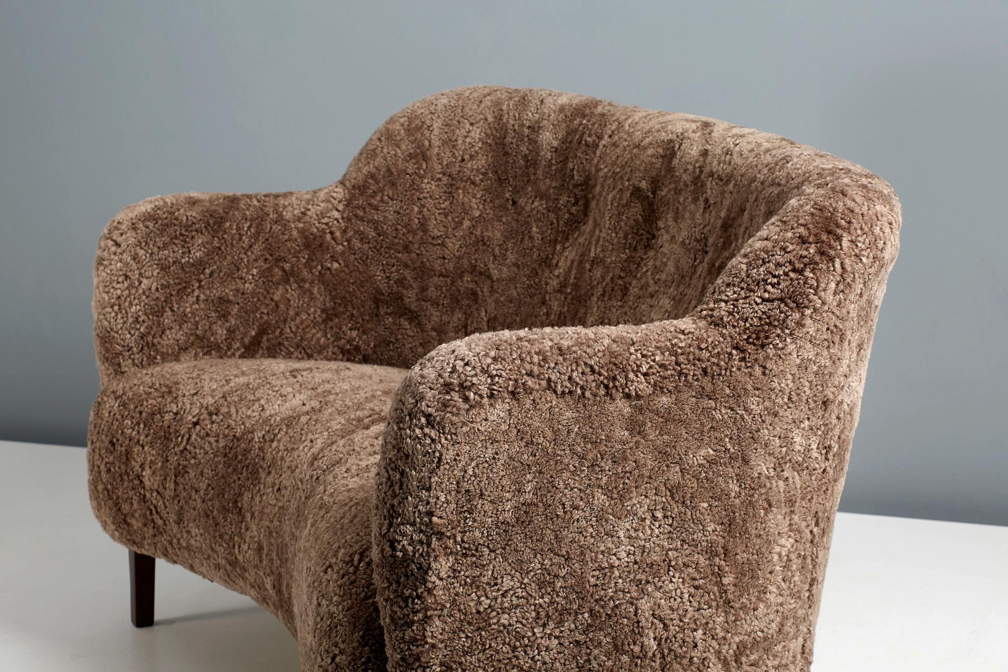https://a.1stdibscdn.com/custom-made-sheepskin-love-seat-sofa-by-alfred-kristensen-for-sale-picture-4/f_67442/f_389202921710888839387/SlagelseMobelvaerk_StraightSofa_Sahara_10_master.jpg