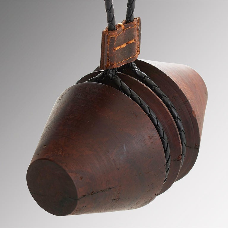 https://a.1stdibscdn.com/sling-oil-tanned-leather-brown-for-sale-picture-8/f_32773/f_214387821610186731715/Sling_chair_Texan_OIL_detail_WEIGHT_grey_4_master.jpg?width=768