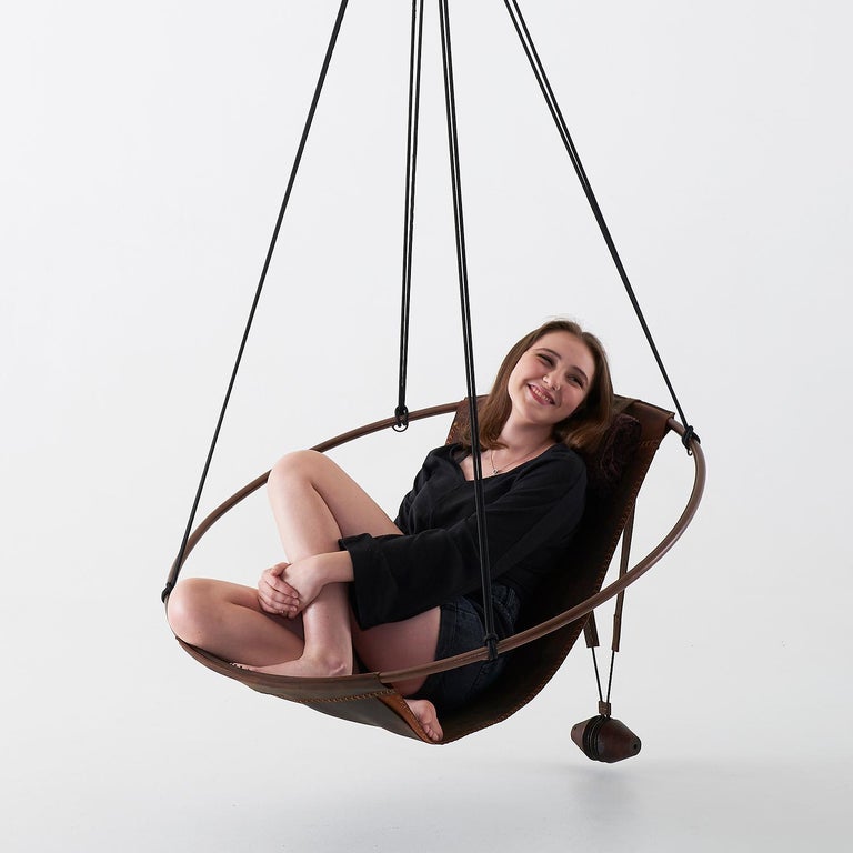 https://a.1stdibscdn.com/sling-oil-tanned-leather-brown-for-sale-picture-12/f_32773/f_214387821610186739307/Sling_chair_Texan_OIL_model_5_master.jpg?width=768