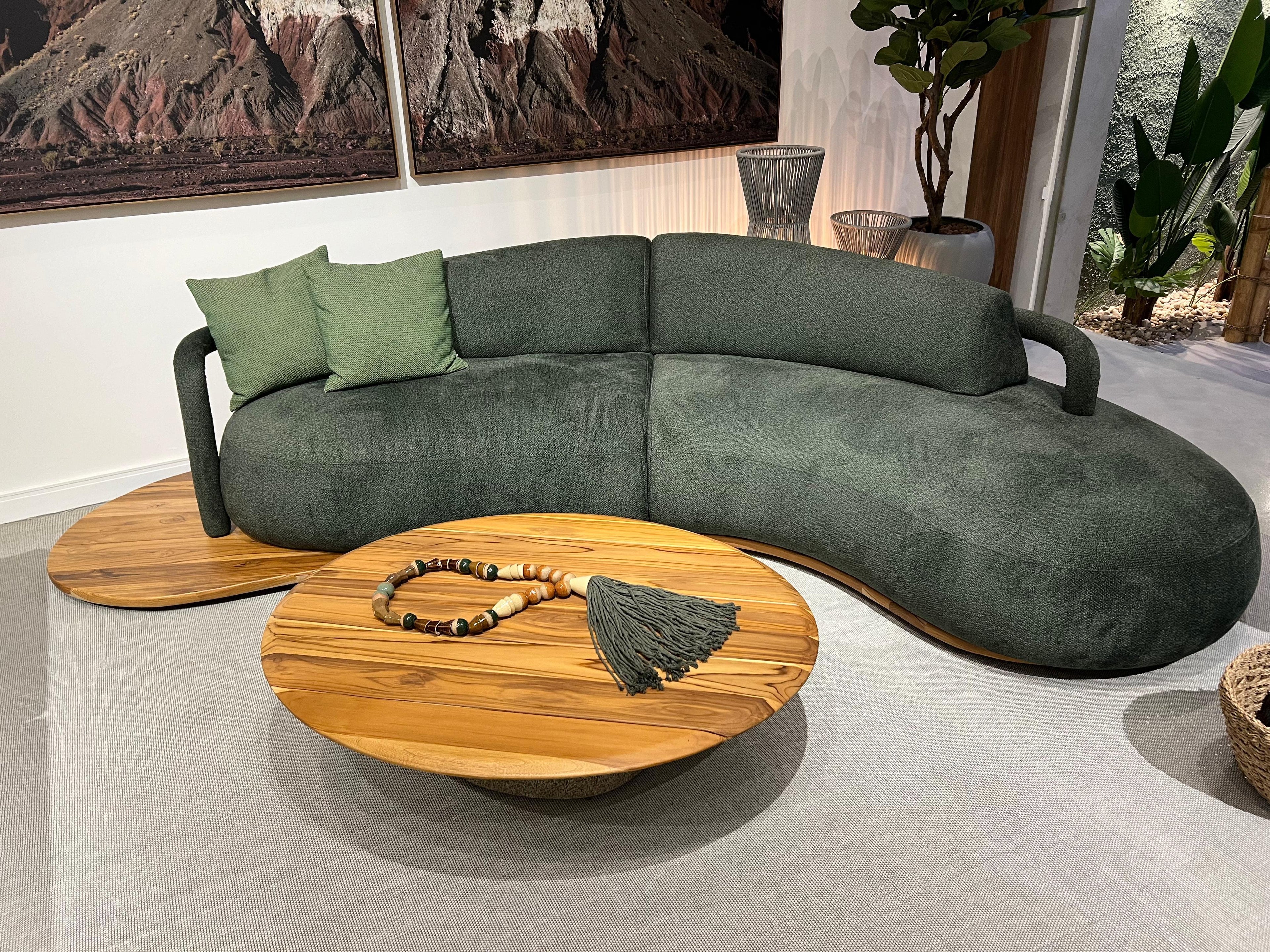 https://a.1stdibscdn.com/felicita-organic-sofa-in-boucle-aluminum-and-teka-wood-for-sale-picture-6/f_56842/f_469993321760124046079/Sof_Felicit_e_mesa_de_centro_Tempo_2__master.jpeg