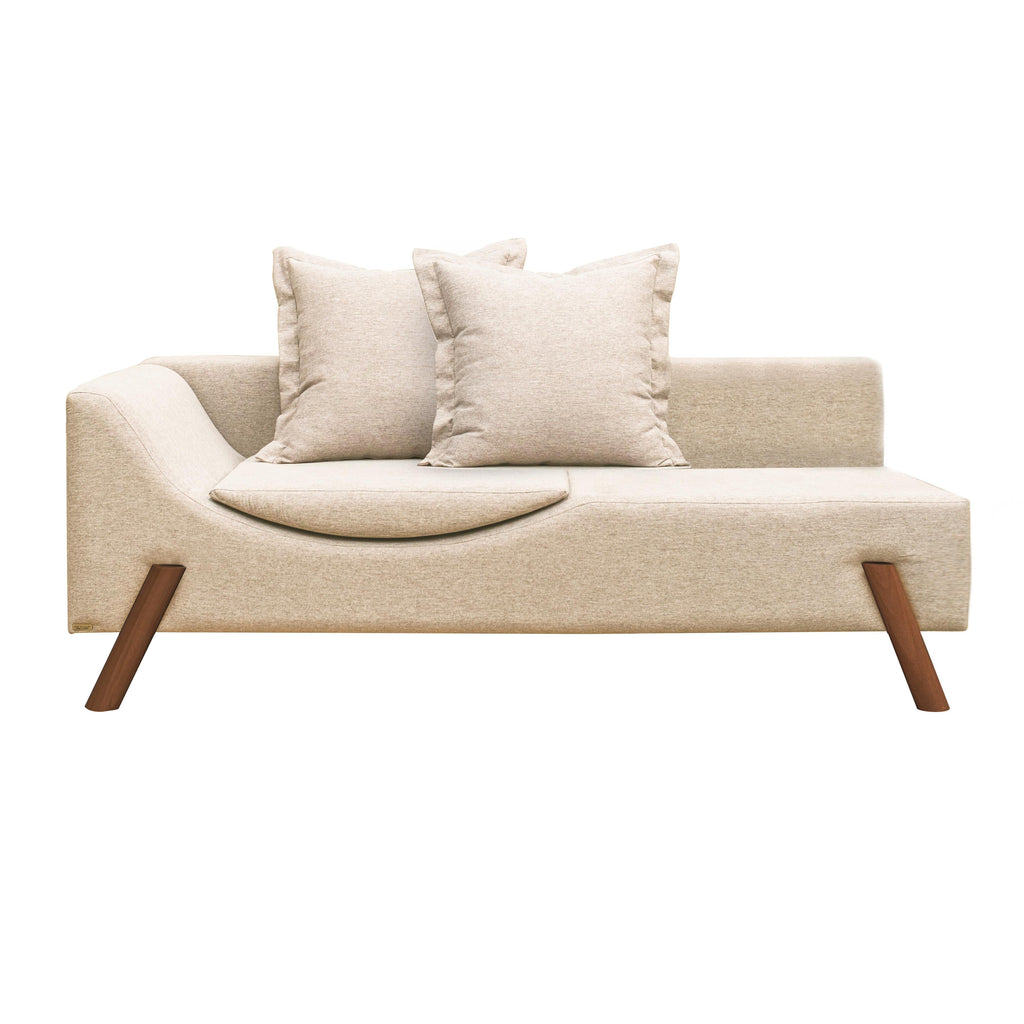https://a.1stdibscdn.com/flag-couch-chaise-longue-in-natural-linen-and-wood-feet-small-size-for-sale-picture-2/f_56842/f_262764721637849566218/Sof_Flag_180_chaise_fechado_1_bra_o_Tecido_C11_Studio_Marta_Manente_1__master.jpg
